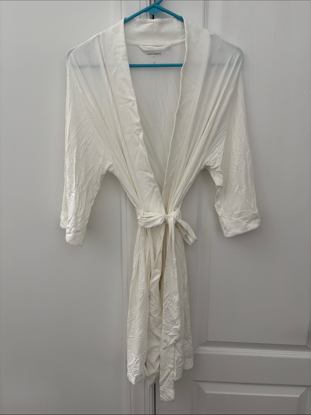 Women's Ivory Bamboo Robe - Picture 4 of 7